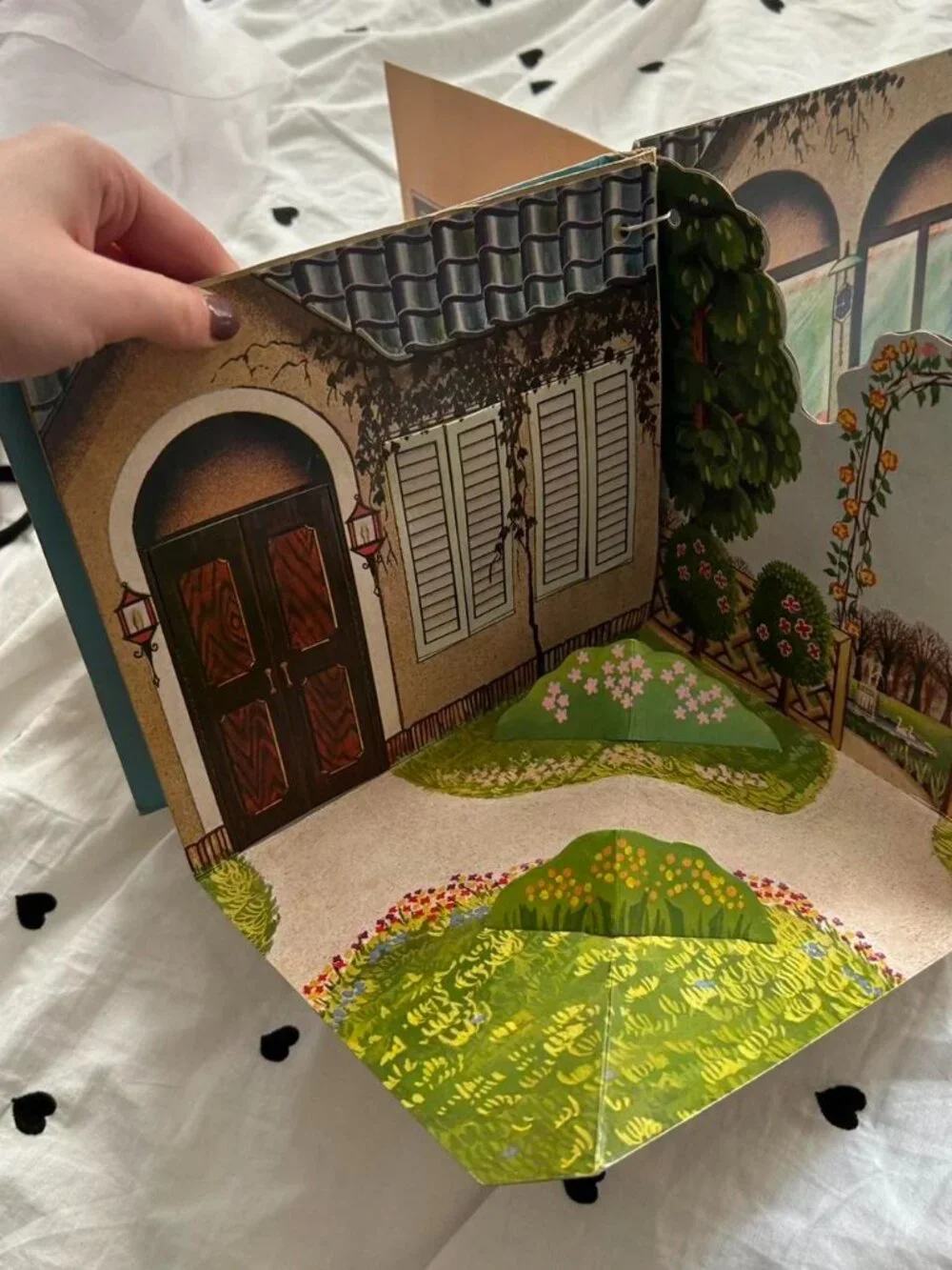 Vintage 1973 Chadwick Miller Paper Pop Up Doll House Book